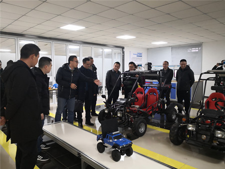 图9  名师工作室团队到重庆电子工程职业公司开展机电一体化技术专业建设交流_副本.jpg